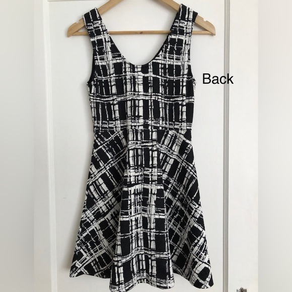 Seductions black & White patterned plaid sleeveless skater dress. Summer SMALL - Picture 3 of 8